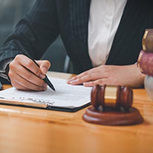female lawyer hands in courtroom