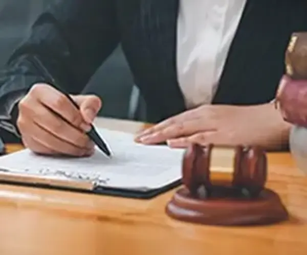 female lawyer hands in courtroom