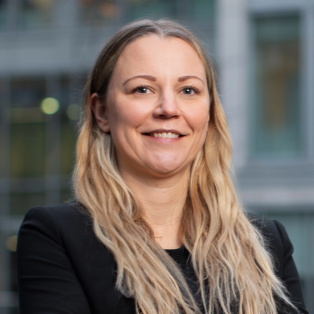 Danielle_Baxter_Headshot_1100x1100